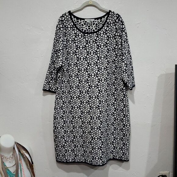 Boden Black and White Sweater Dress with Heart Floral Pattern - Picture 4 of 13
